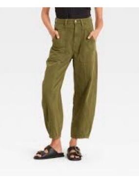 Target universal thread Olive Green High-Rise barrel Pants size 2